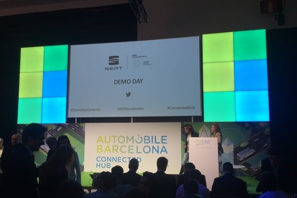 Pitching at Automobile Barcelona - SEAT Accelerator by Conector The First Batch - Barcinno